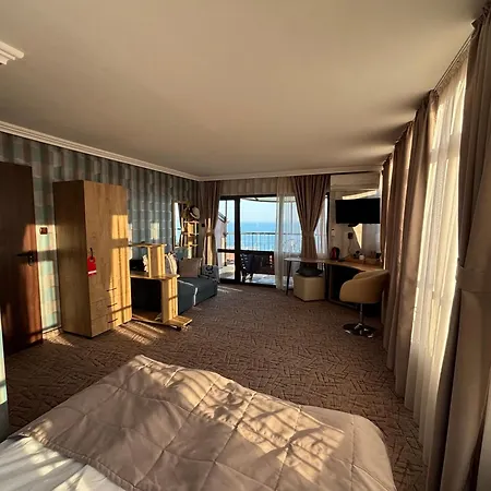 Vista виста Πανσιόν 4*